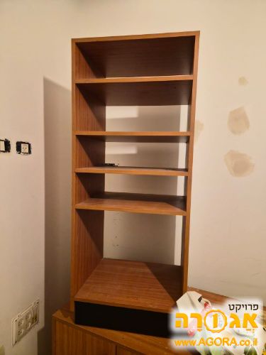 מדפים מעץ