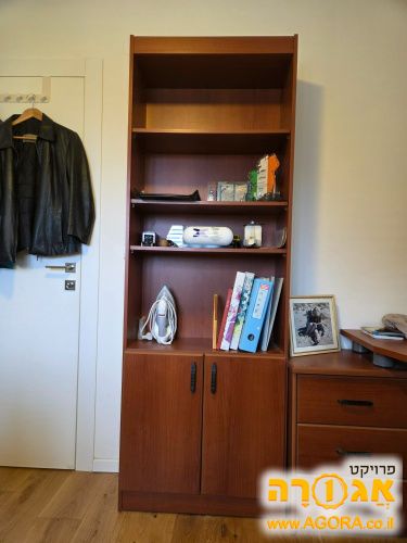 ארונית מדפים