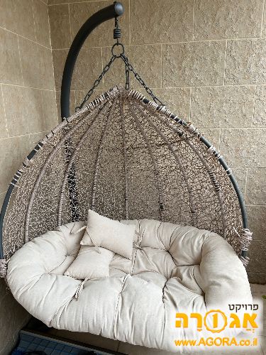 כיסא נדנדה למרפסת או לגן