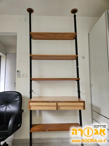 שולחן כתיבה עם מדפים