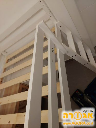 מיטה לילדים עם מגלשה