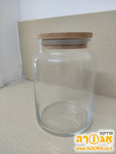 צנצנת זכוכית עם מכסה עץ