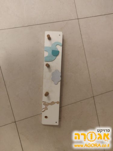 קולב מעץ לילדים
