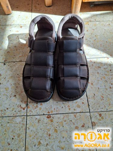 סנדלים לגבר במידה 43