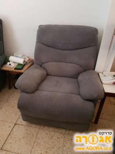 כורסת טלויזיה מגבעתיים