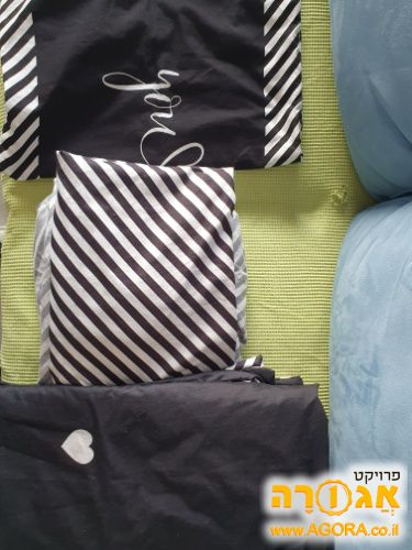 מצעים למיטה וחצי בצבע שחור.כמו סטאן