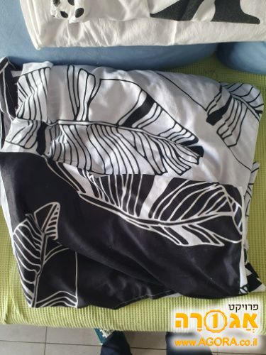 ציפה ושמיכה ליחיד שחור ועלים.כמו סטאן