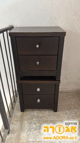 שתי שידות חדר שינה מעץ