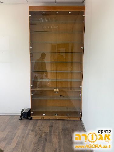 ארון זכוכית