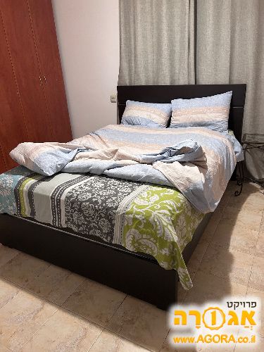 מיטה זוגית עם מזרן