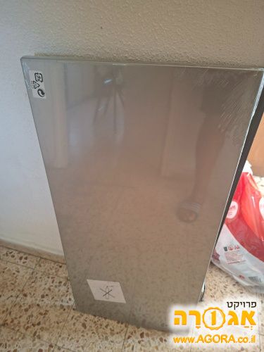 מתקן לתליית פתקים עם מגנטים