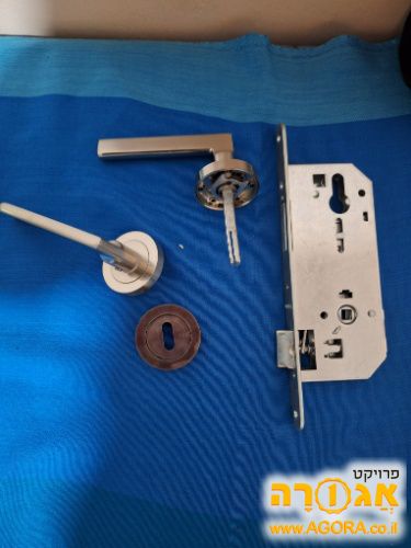 ידית ונעול חבוי לדלת פנים