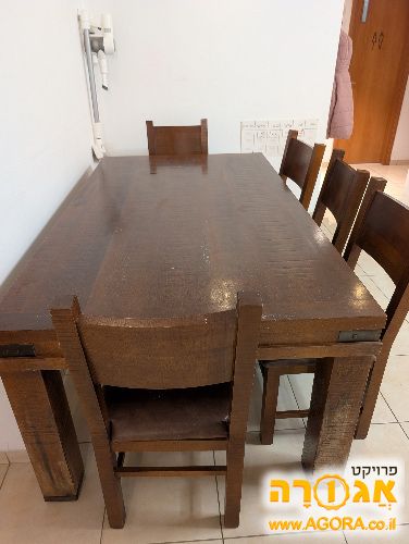 שולחן אוכל ו8 כיסאות