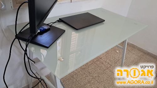 שולחן זכוכית
