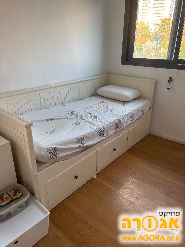 מיטת נוער נפתחת