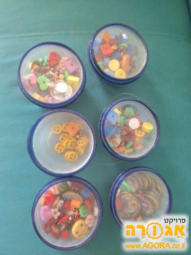 קופסאות עם חומרי יצירה ומשחק, ראו תמונה