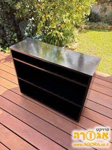 שידה שחורה