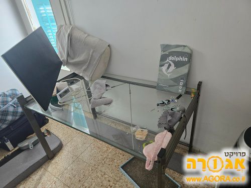 שולחן כתיבה מזכוכית