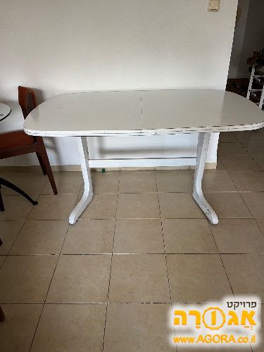 שולחן לבן נפתח