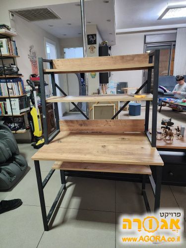שולחן פלוס מדפים