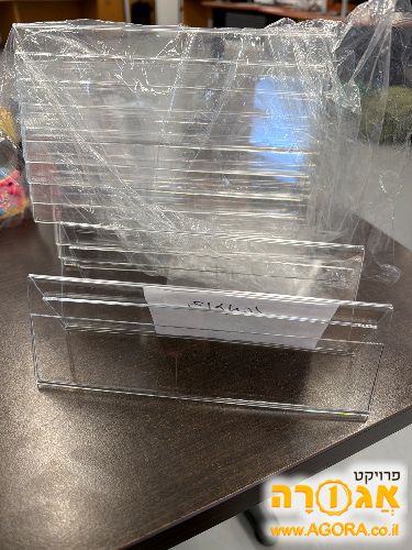 מעמד שולחני מפרספקס