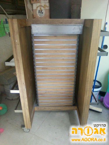 מתקן תצוגה לחנות