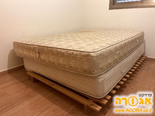 בסיס מיטה ומזרונים
