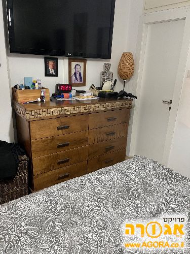 שידה גדולה לחדר שינה