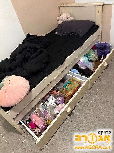 מיטה ילדים + מיטת חבר + שני מזרונים