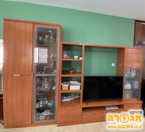 מזנון לסלון עם ויטרינה + שולחן קפה