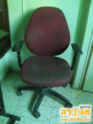 כסא משרדי על גלגלים