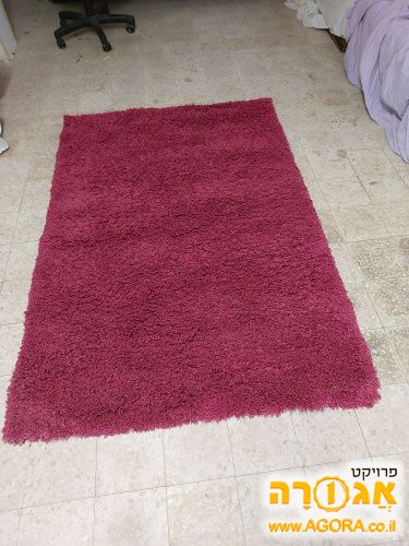 שטיח אדום לחדר ילדים