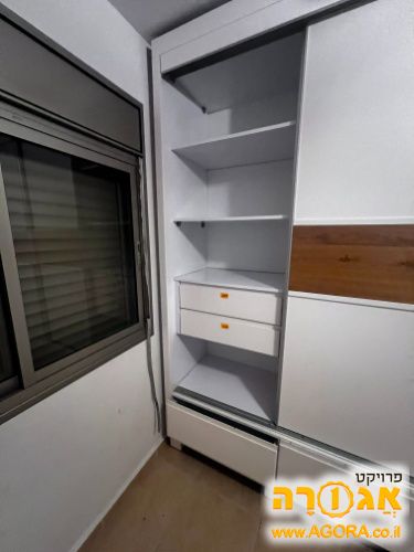 ארון הזזה