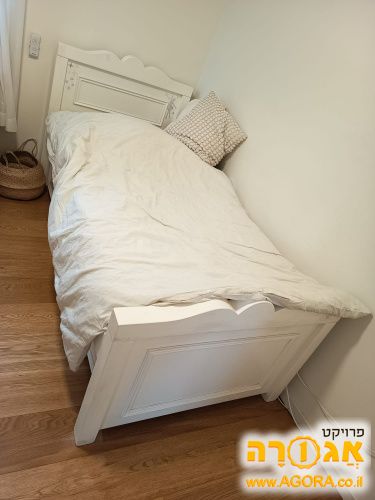 מיטת יחיד לבנות