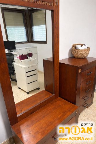 שידת איפור (יחידת מגירות ומראת גוף)