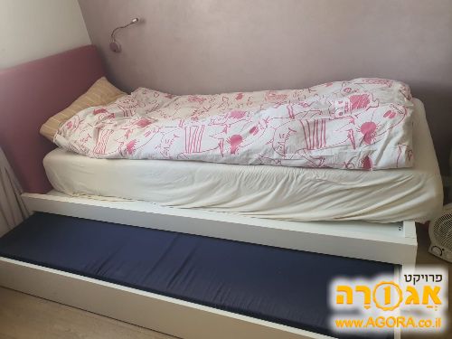 מיטת יחיד נפתחת+ מזרונים לשתי המיטות