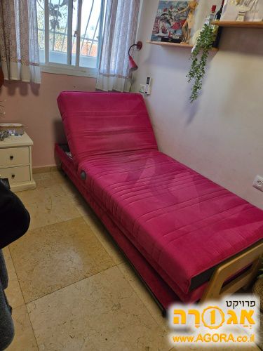 שתי מיטות יחיד מתכווננות