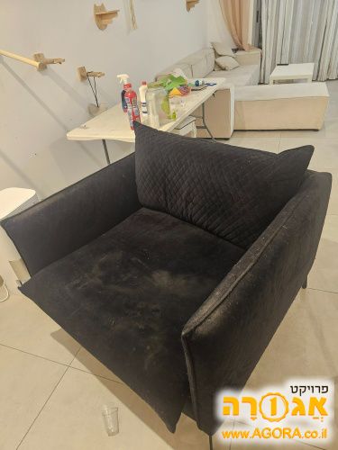 ספה שחורה