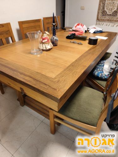 שולחן וכסאות