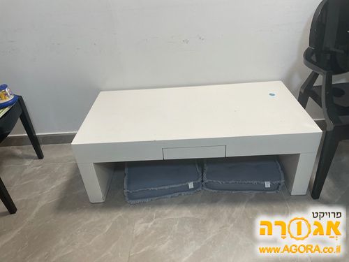 שולחן סלון נמוך לבן