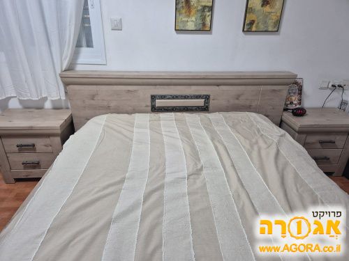 מיטה זוגית עם שתי שידות 1.60 על 2.00