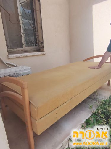 ספה מיטה עם איחסון