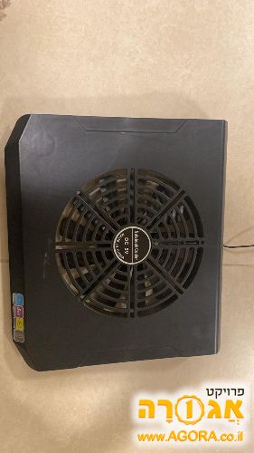 משטח עם מאוורר למחשב נייד