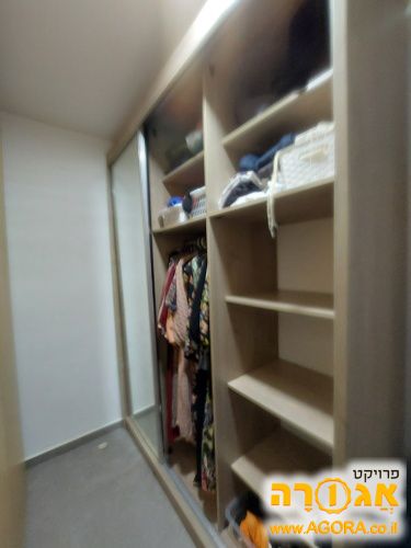 ארון הזזה