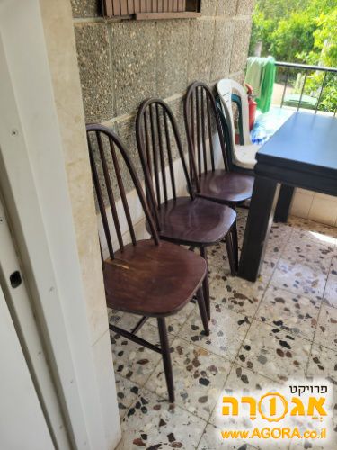שולחן אוכל כסאות