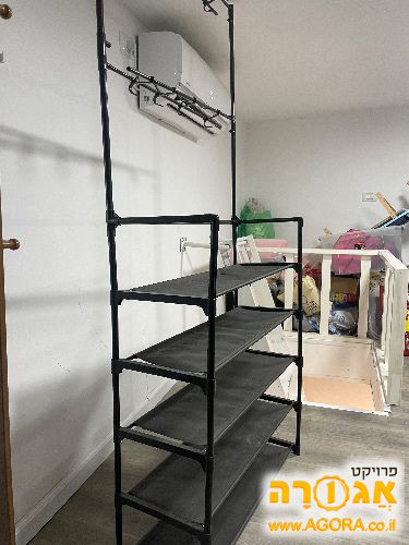 מתקן לנעליים ומתלה