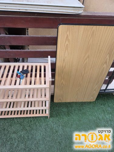 כוננית מדפים מעץ