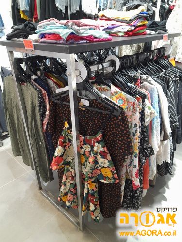 סטנד לבגדים