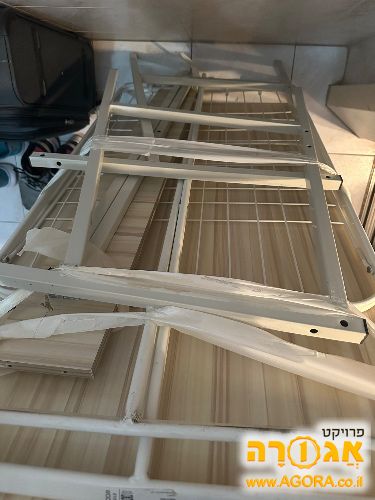 שולחן משרד ומתלה כביסה