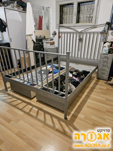 מיטת ברזל זוגית עם מגירות